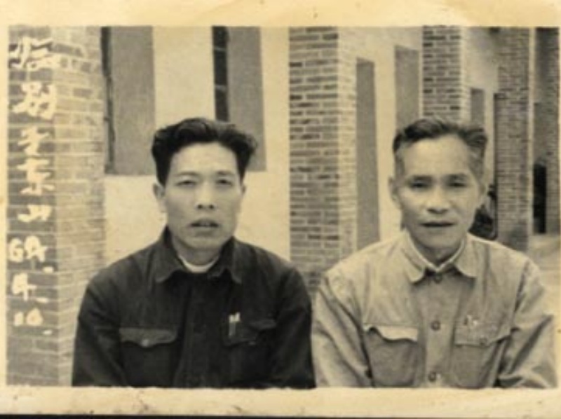 1964年4月10日谷文昌（右）同东山县检察院干部郭九德合影.jpg