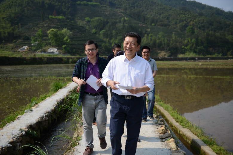 廖俊波调研_调整大小.JPG